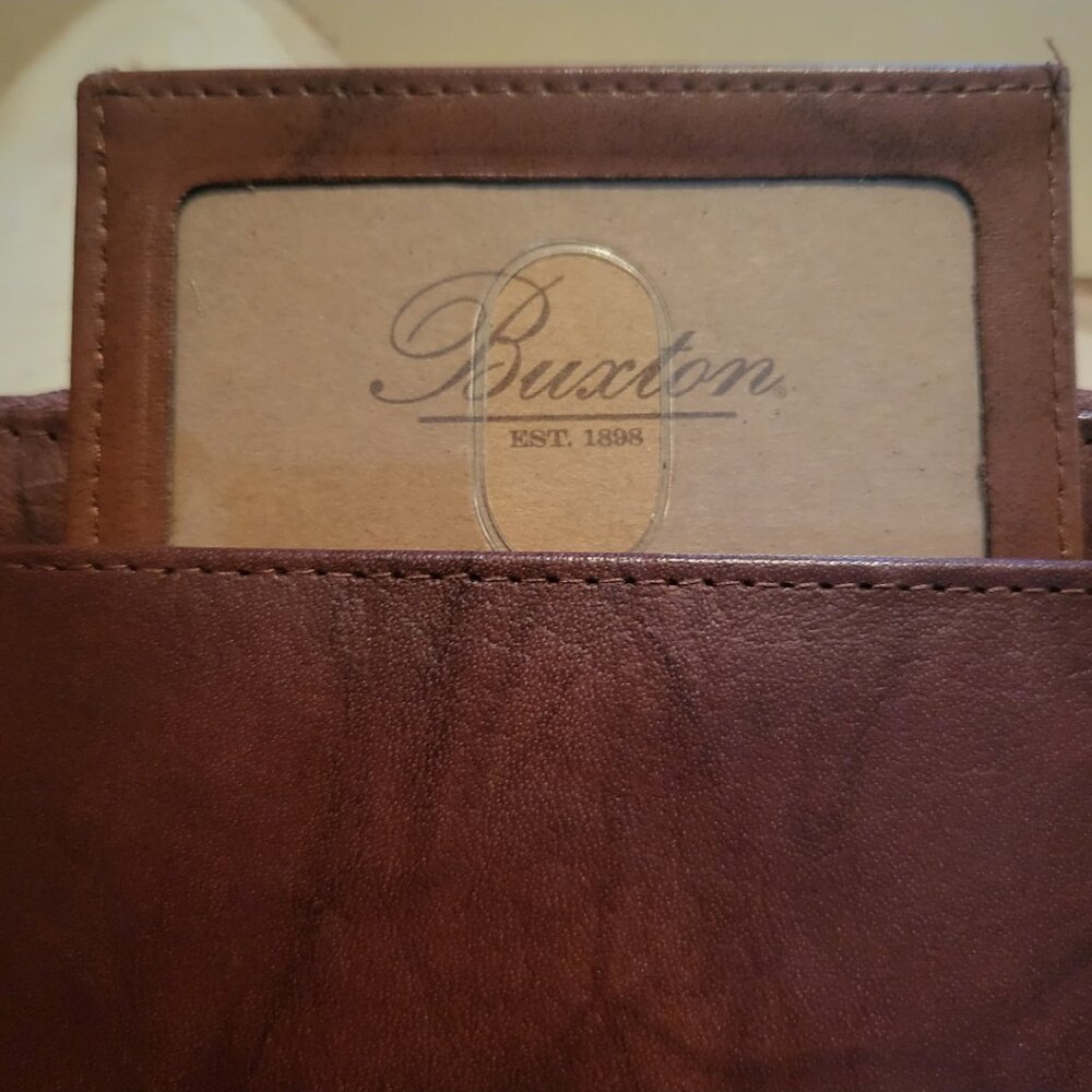 Buxton wallet  NWOT color mahogany